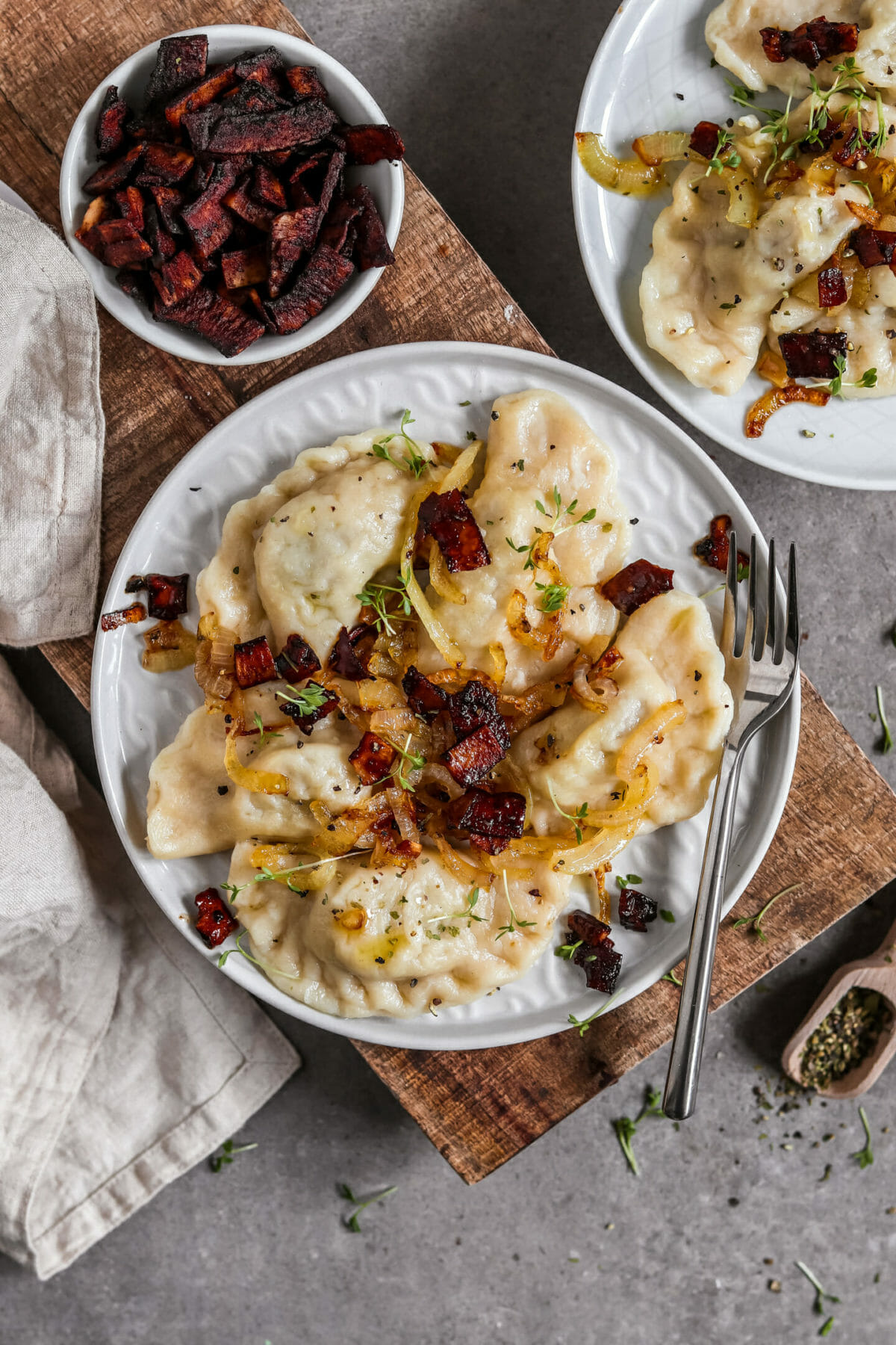 Vegane Pierogi mit Pilzfüllung | Polnische Piroggen gefüllt mit Pilzen ...