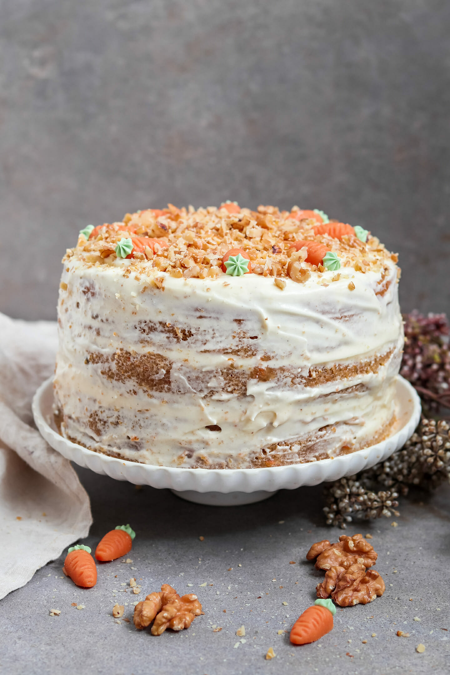 Veganer Möhrenkuchen mit Cream Cheese Frosting (Carrot Cake) | byanjushka