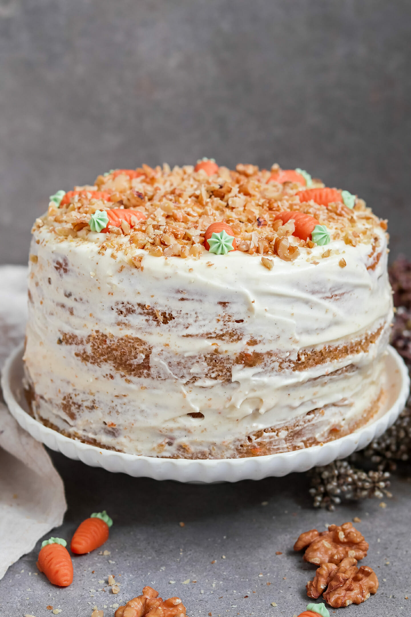 Veganer Möhrenkuchen mit Cream Cheese Frosting (Carrot Cake) | byanjushka
