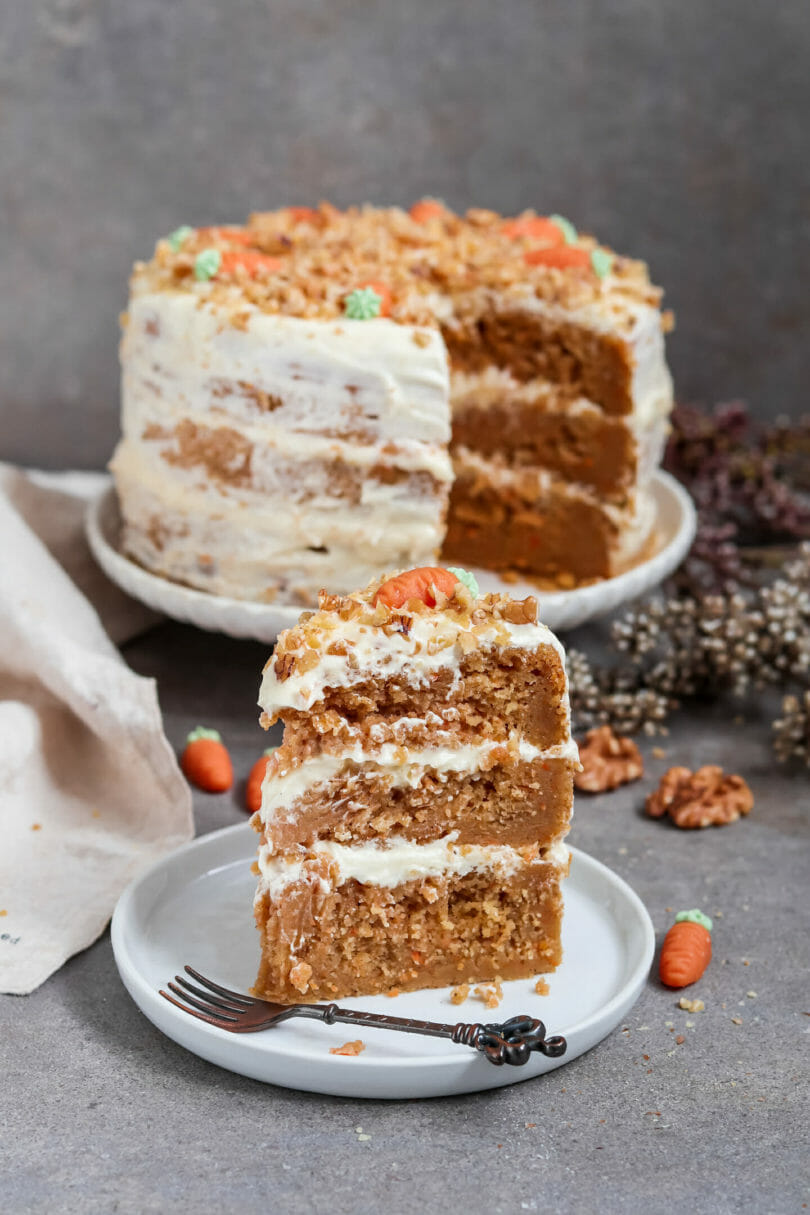 Veganer Möhrenkuchen mit Cream Cheese Frosting (Carrot Cake) | byanjushka Veganer Möhrenkuchen mit Cream Cheese Frosting (Carrot Cake) | byanjushka