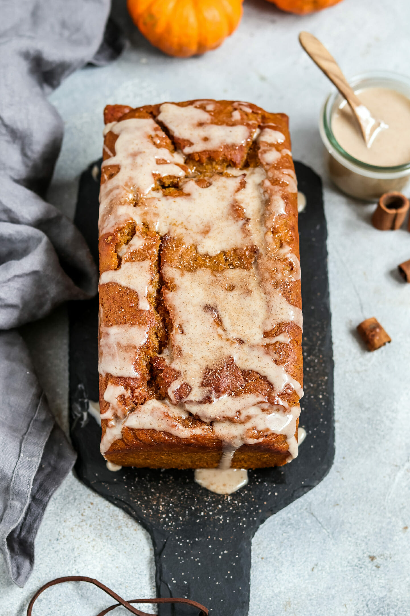 Kürbis Kuchen mit Zimt Glasur | Vegan &amp; Einfach | byanjushka