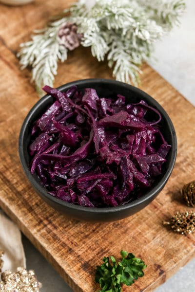 Veganes Gulasch mit Klöße & Apfel-Rotkohl | byanjushka Veganes Gulasch mit Klöße & Apfel-Rotkohl | byanjushka