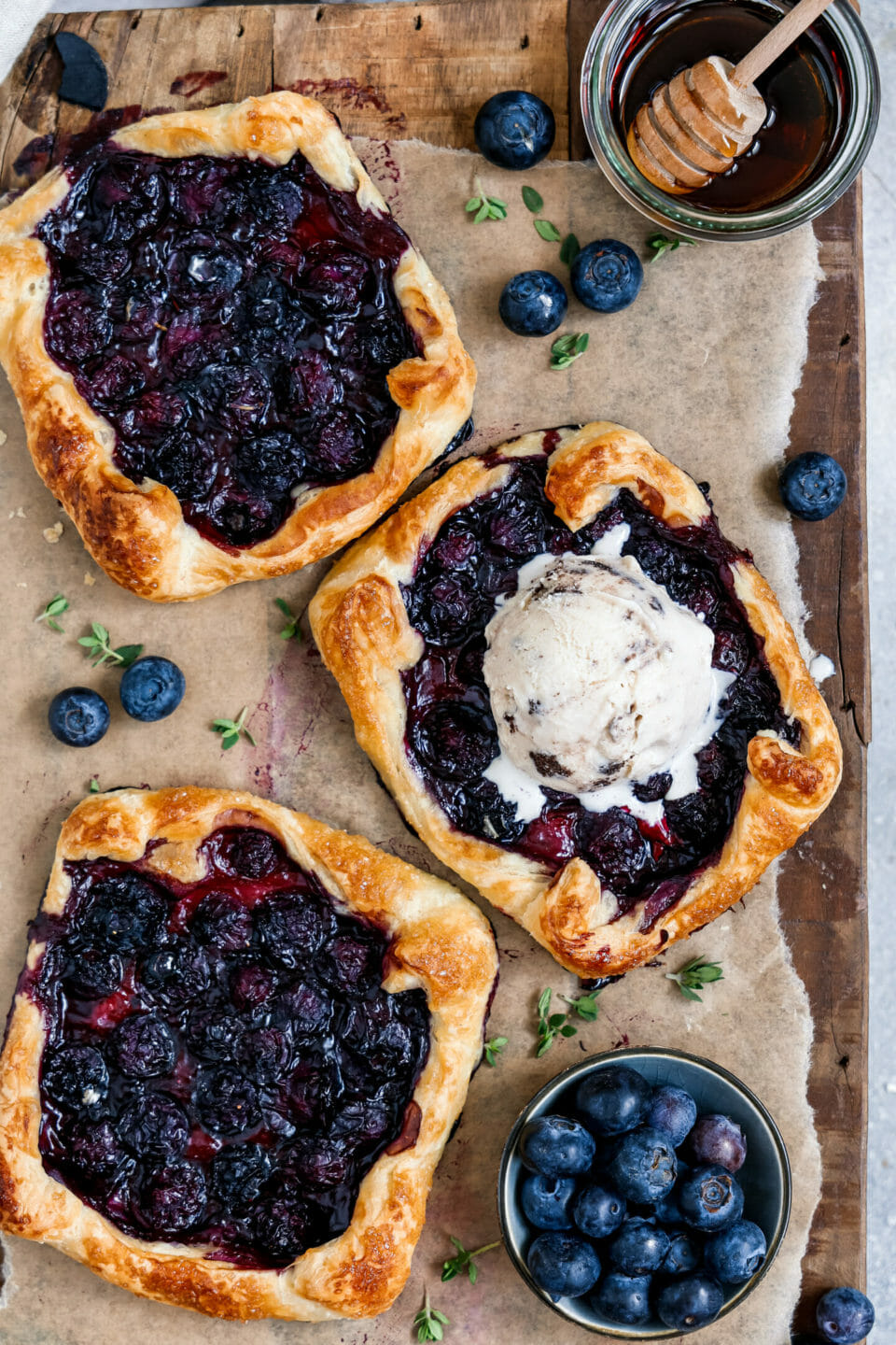 Vegane Blätterteig Tartes mit Blaubeeren