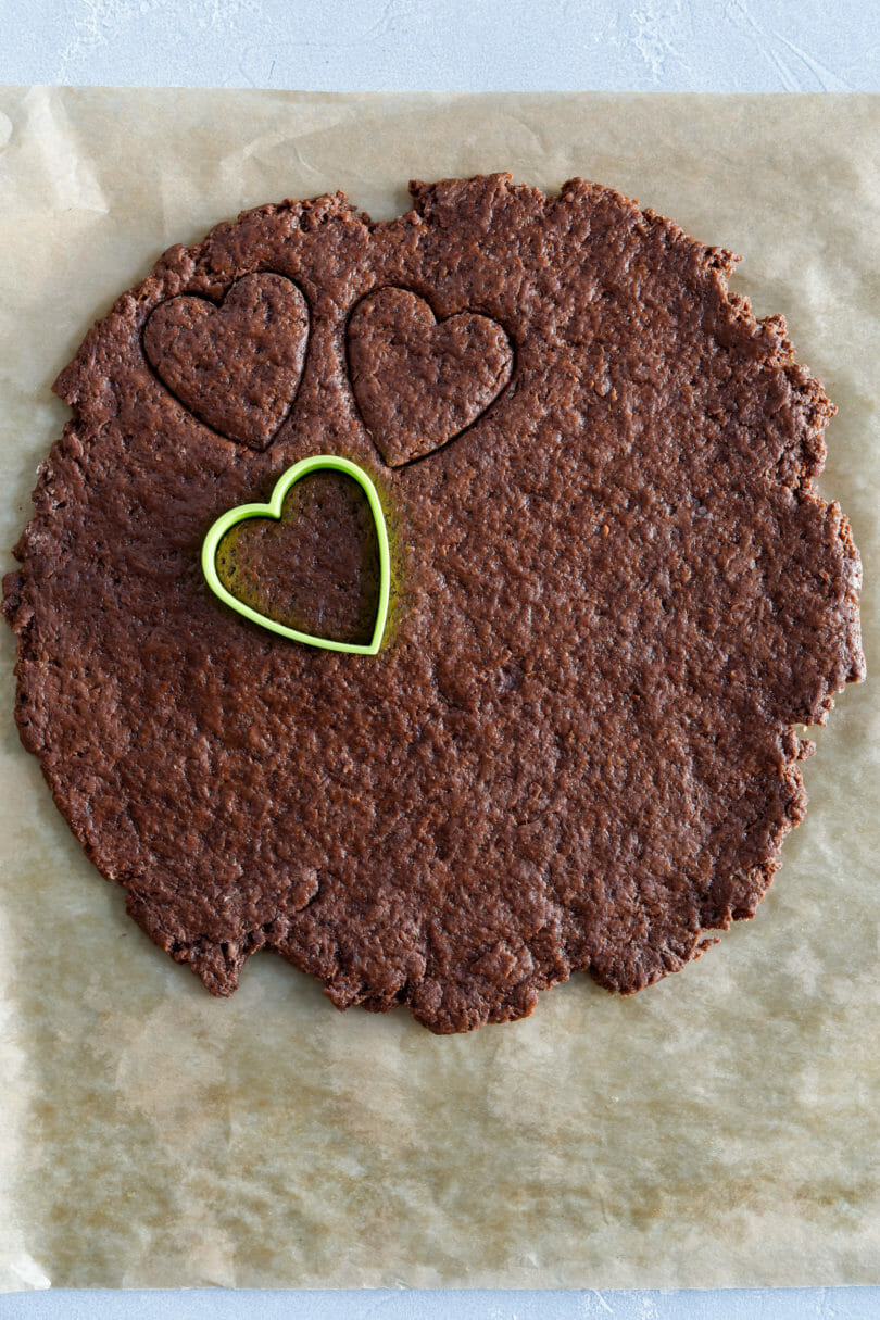 Veganer Lebkuchen mit herber Schokoladenglasur - dieser saftige, weiche Pfefferkuchen zum selber machen ist das perfekte Rezept zu Weihnachten!