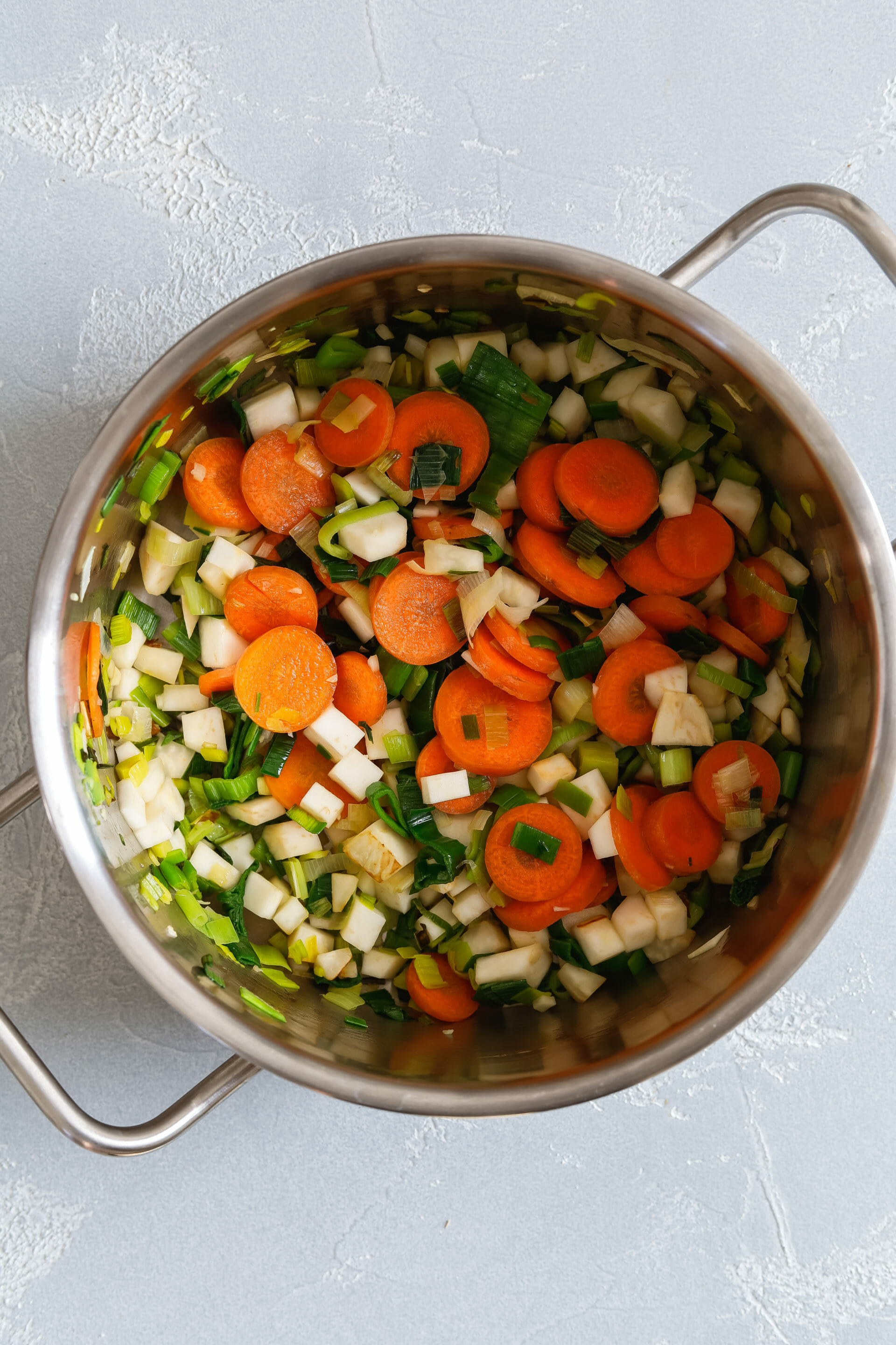 Vegane Kartoffelsuppe mit Lauch (Kartoffel-Lauch-Suppe)