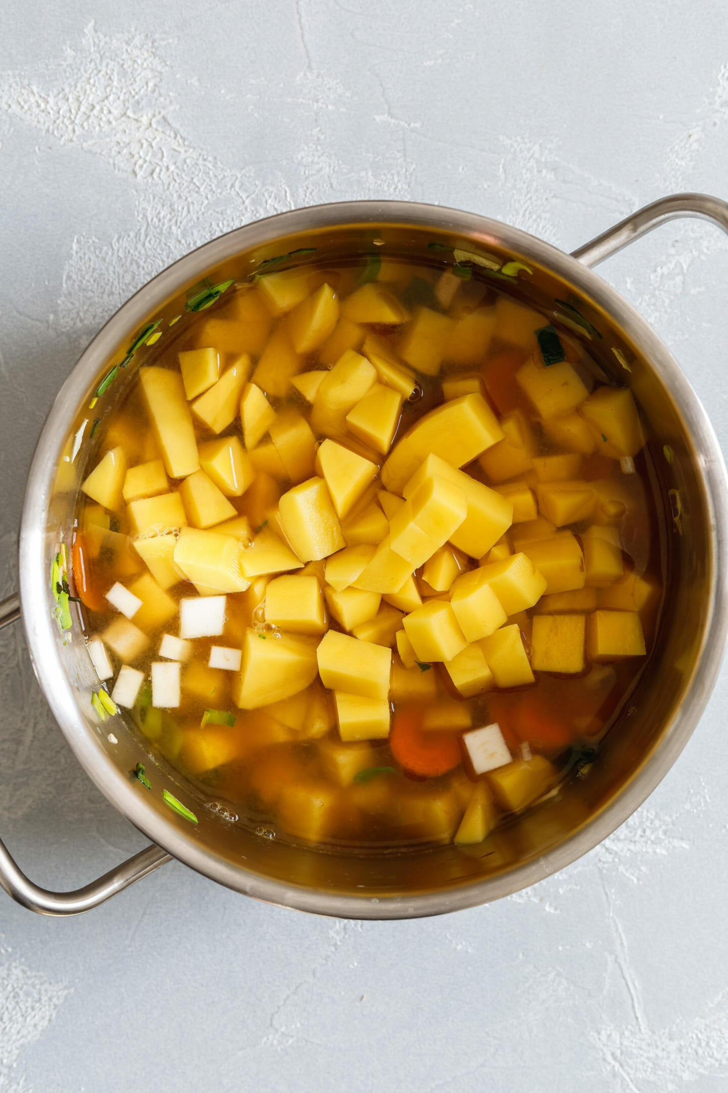 Vegane Kartoffelsuppe mit Lauch (Kartoffel-Lauch-Suppe)