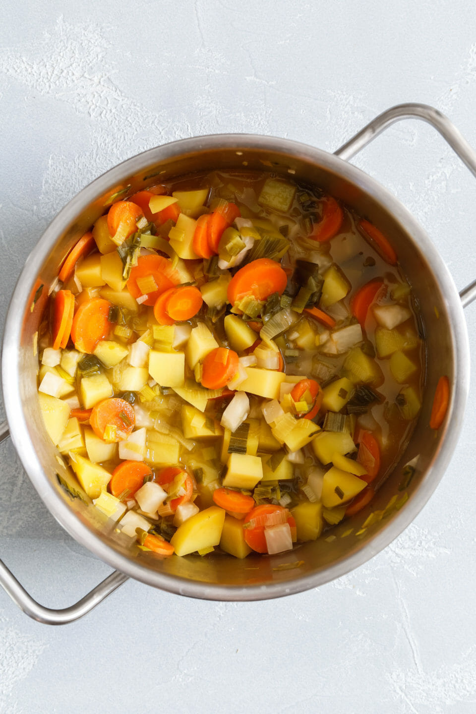 Vegane Kartoffelsuppe mit Lauch (Kartoffel-Lauch-Suppe)