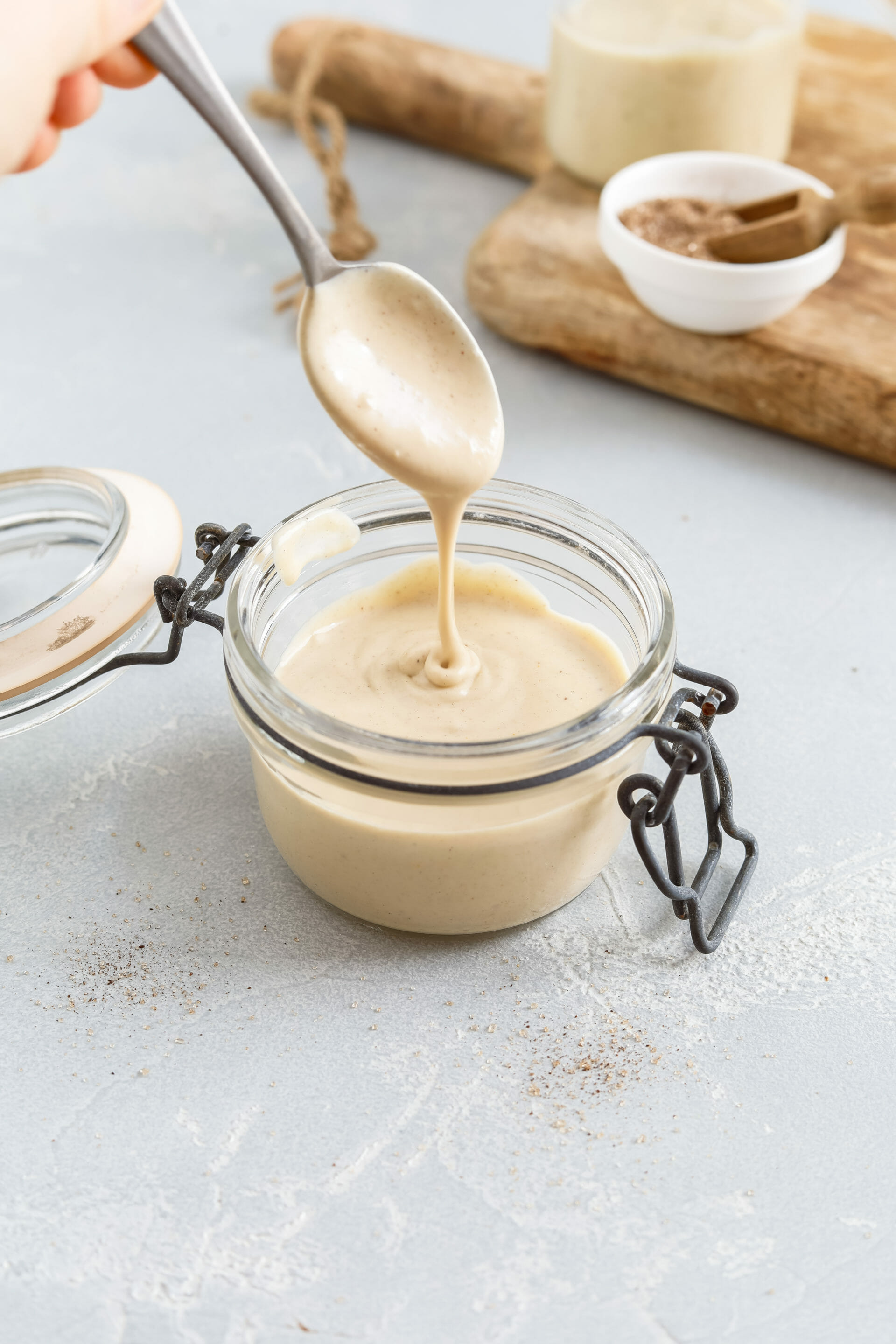 Vegane Vanillesoße mit Stärke oder Cashews - schnell & einfach Vegane Vanillesoße mit Stärke oder Cashews - schnell & einfach