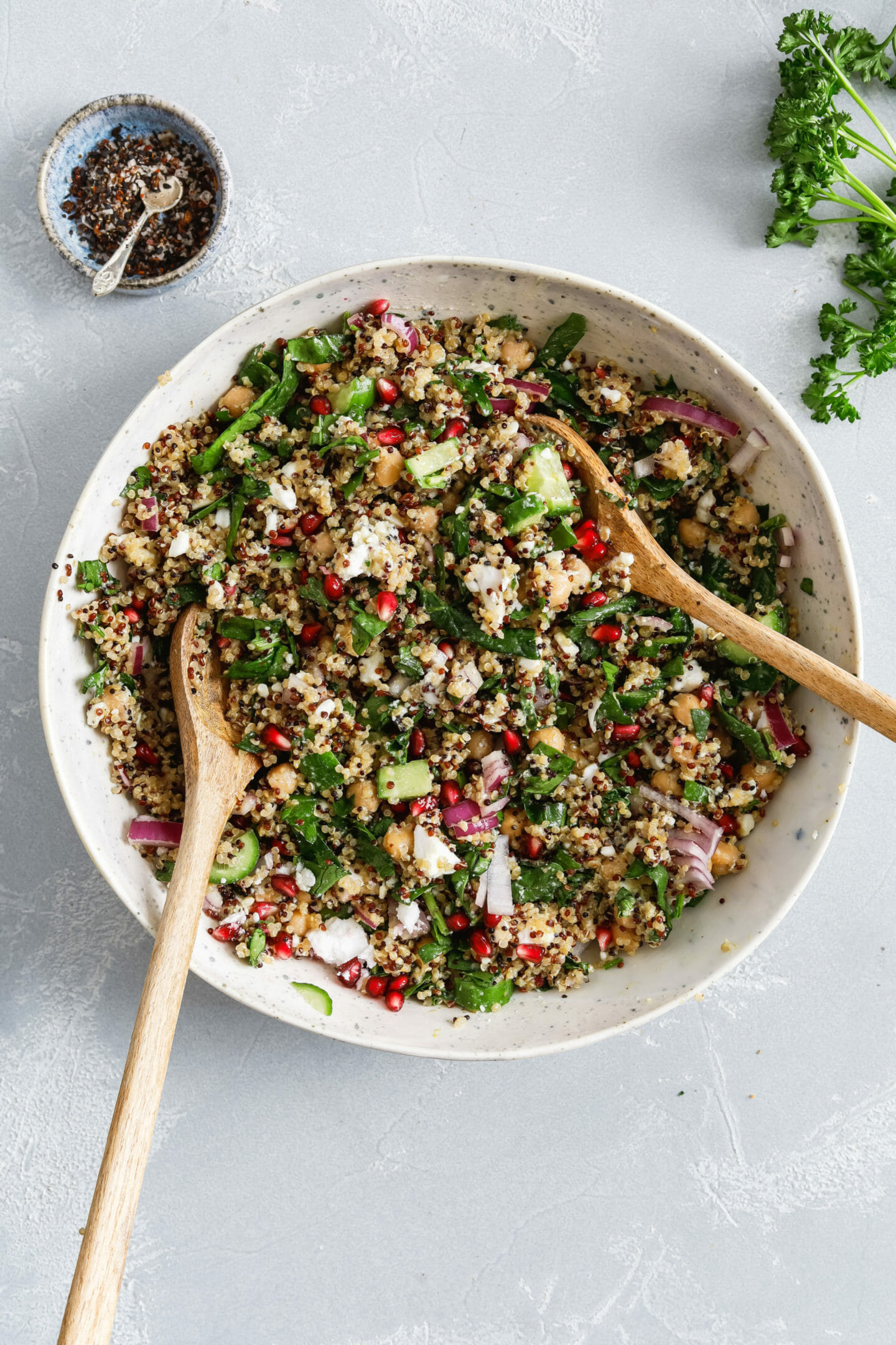 Veganer Quinoa Salat mit fruchtigem Granatapfel | byanjushka