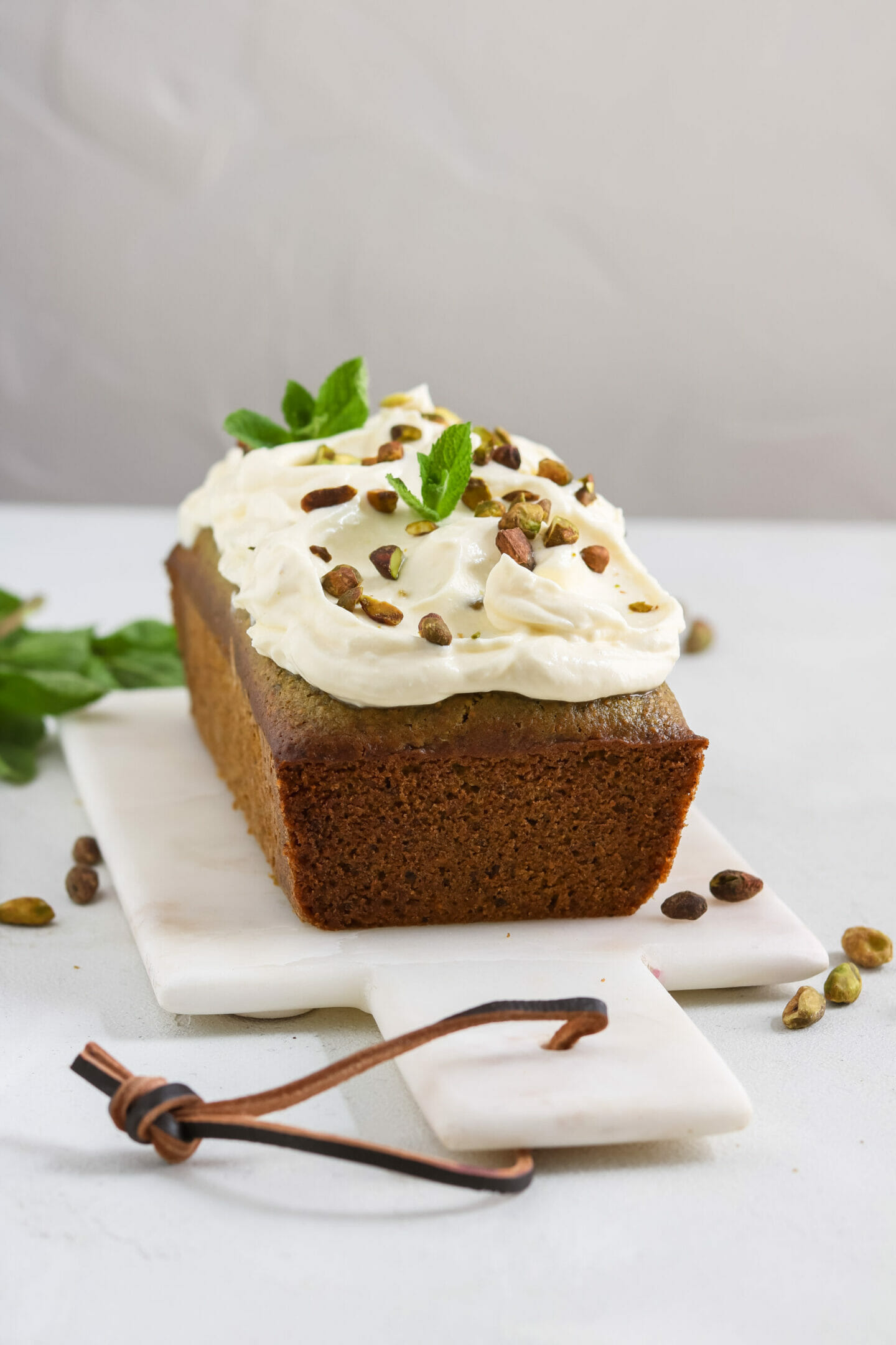 Veganer Pistazienkuchen mit Zitronenfrosting | byanjushka Veganer Pistazienkuchen mit Zitronenfrosting | byanjushka