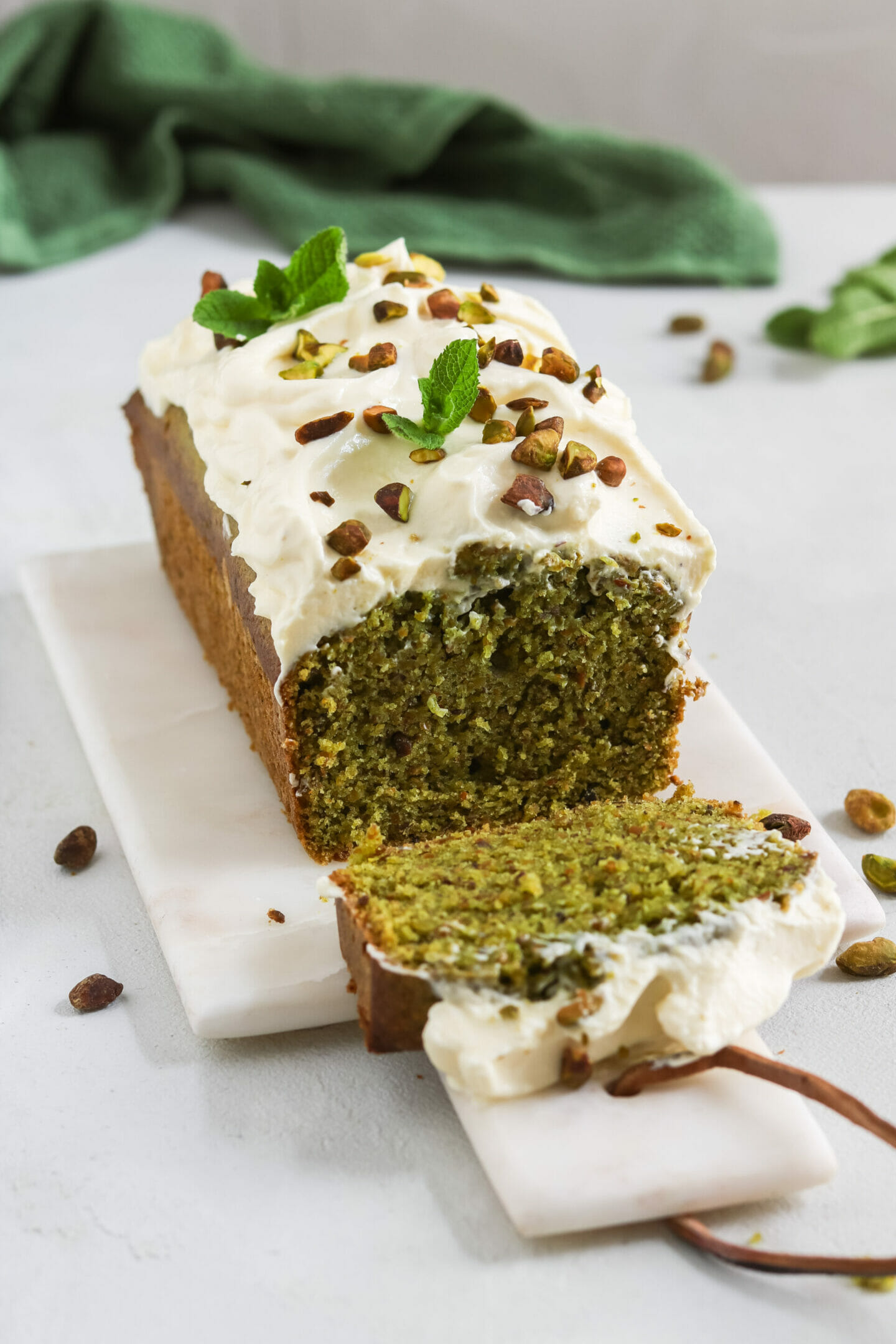 Veganer Pistazienkuchen mit Zitronenfrosting | byanjushka Veganer Pistazienkuchen mit Zitronenfrosting | byanjushka