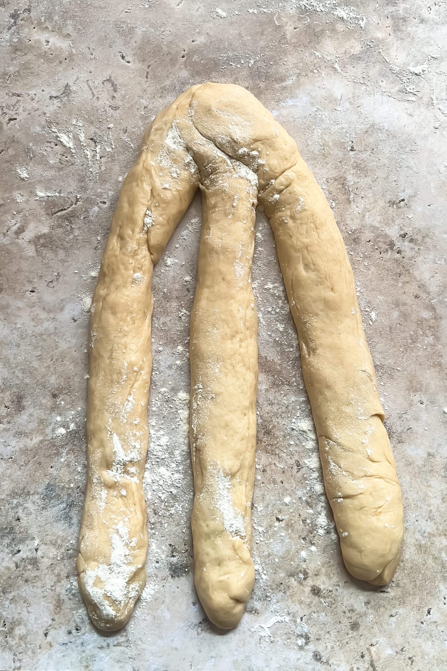 Saftiger Hefezopf (Osterzopf) mit Hagelzucker - vegan &amp; ohne Ei