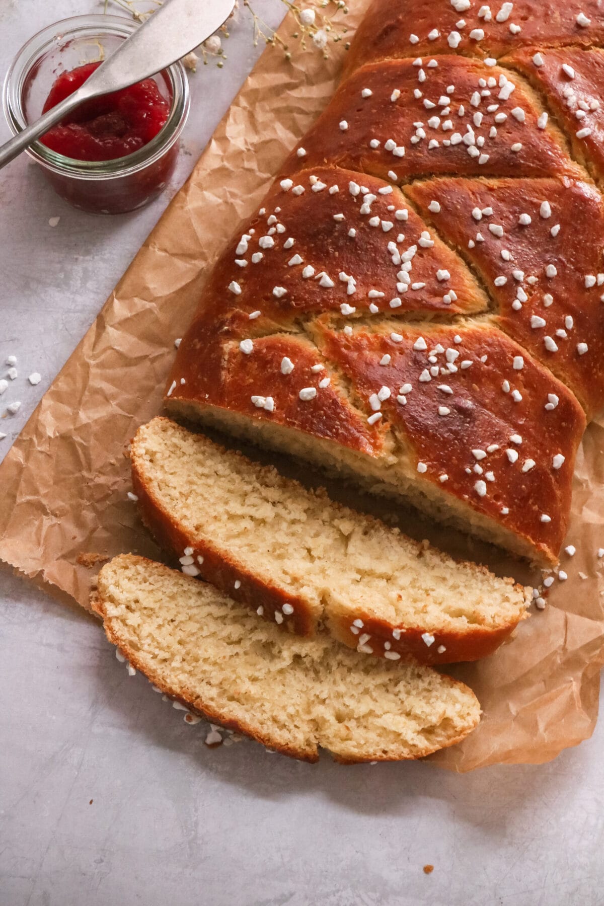 Saftiger Hefezopf (Osterzopf) mit Hagelzucker - vegan &amp; ohne Ei