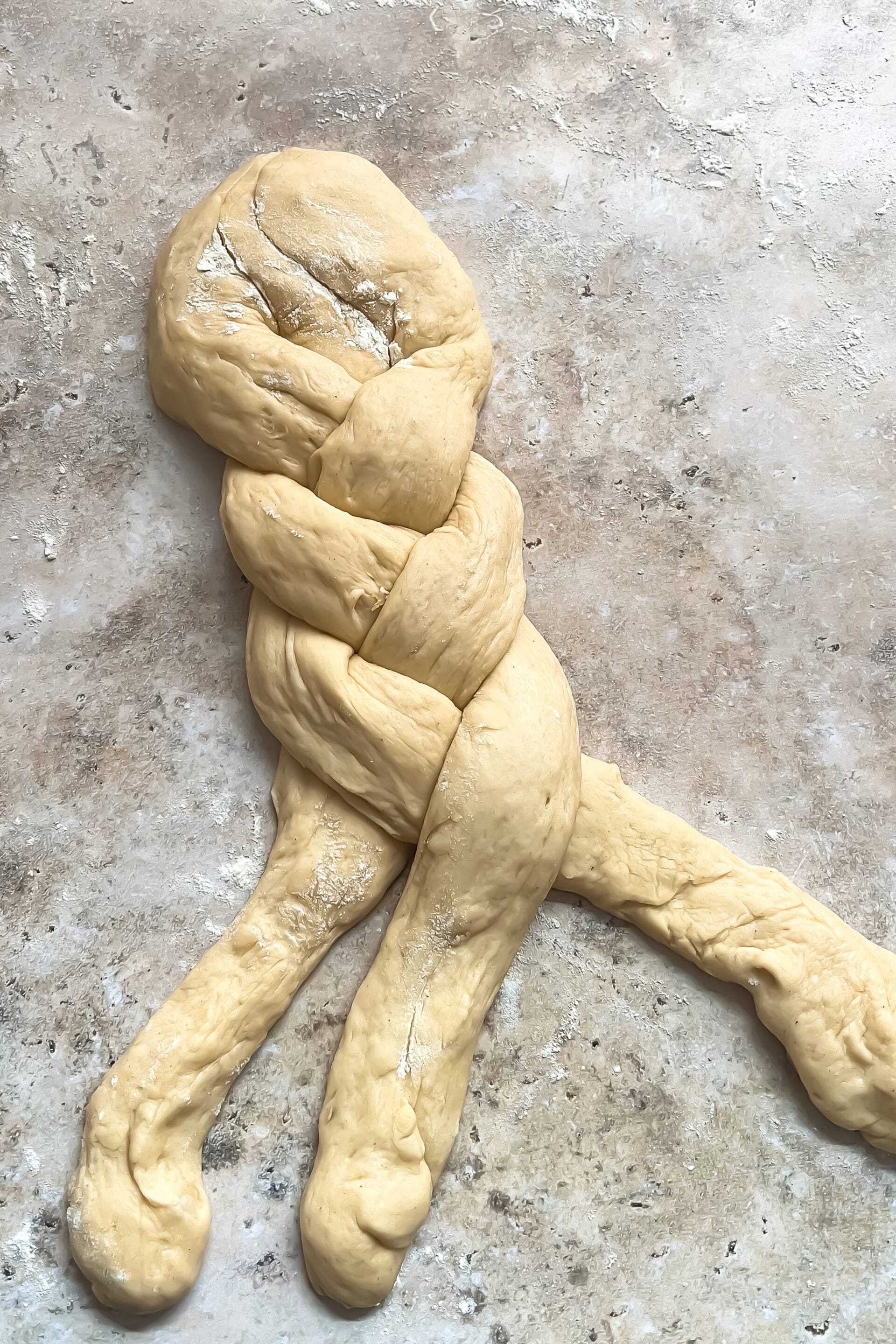 Saftiger Hefezopf (Osterzopf) mit Hagelzucker - vegan &amp; ohne Ei