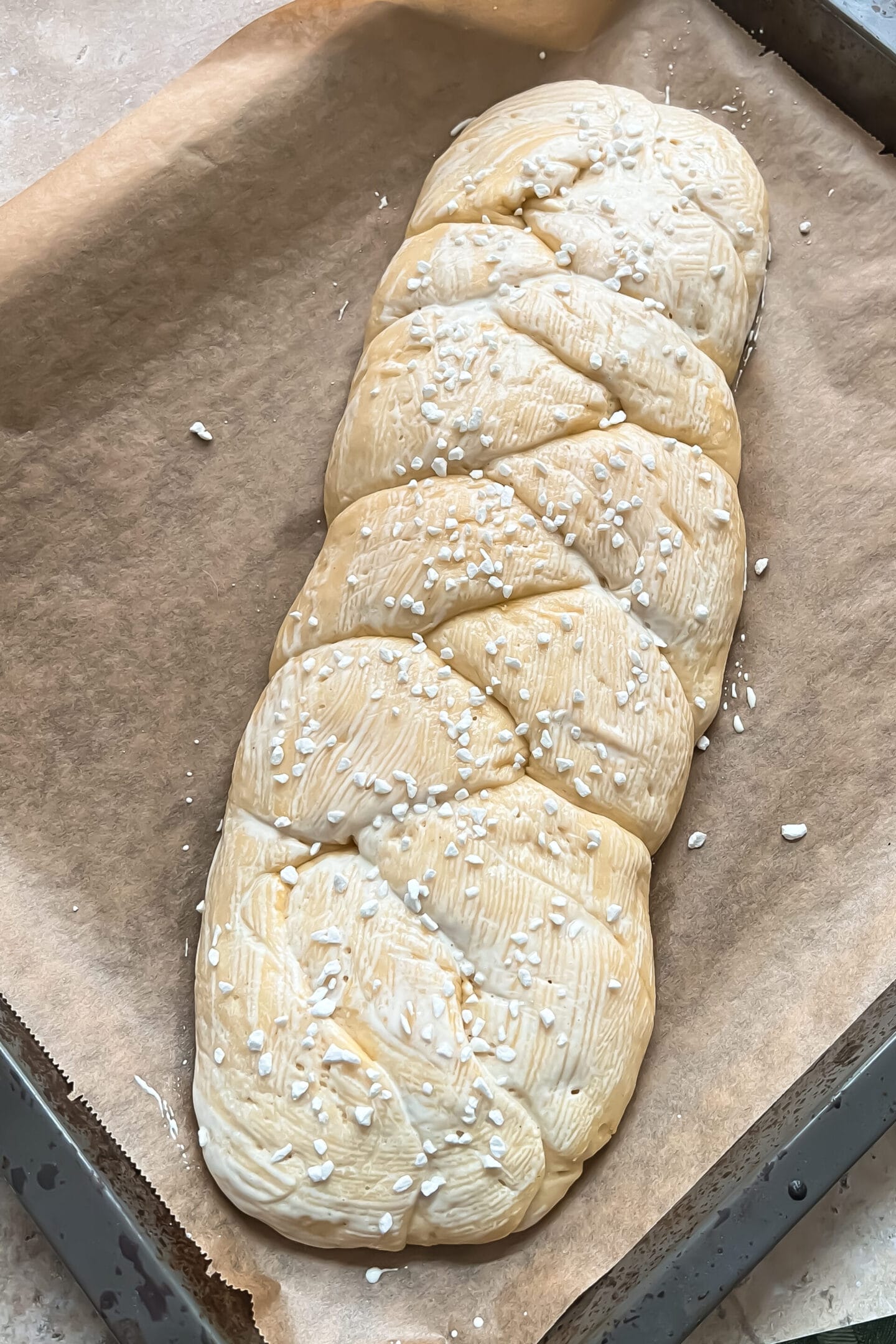 Saftiger Hefezopf (Osterzopf) mit Hagelzucker - vegan &amp; ohne Ei